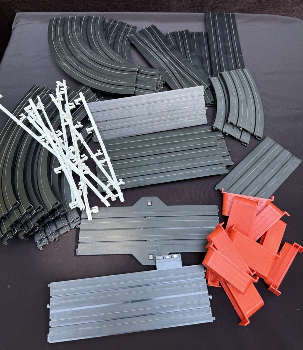 1960'S ELDON SLOT CAR TRACK LOT WITH OTHER ELDON SLOT CAR PARTS
